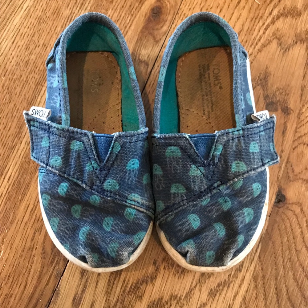 Toms glow in dark jellyfish shoes